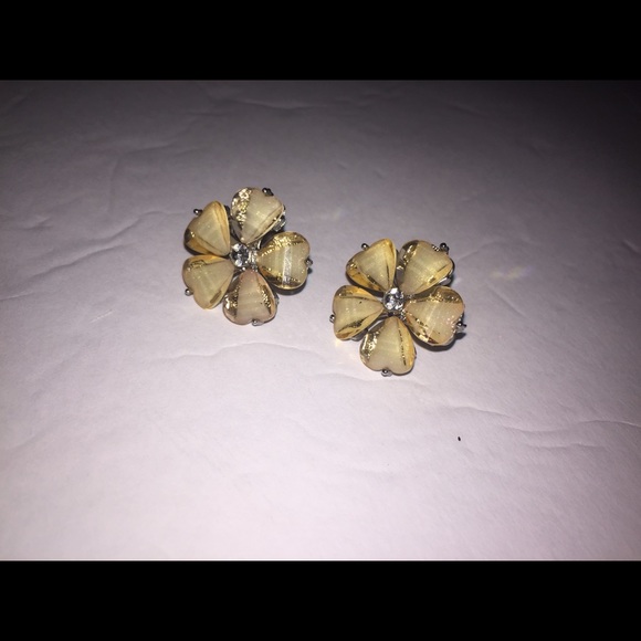 Shimmering Flower Stud Earrings - Picture 5 of 5